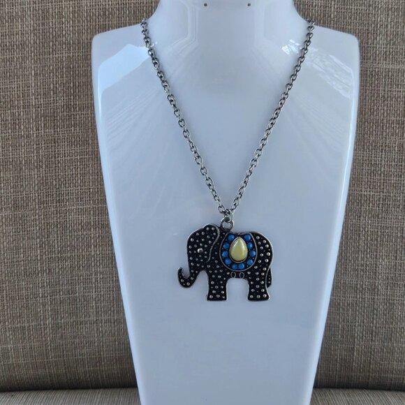 Decree ELEPHANT Pendant Necklace Fashion Jewelry NWT - Picture 2 of 11